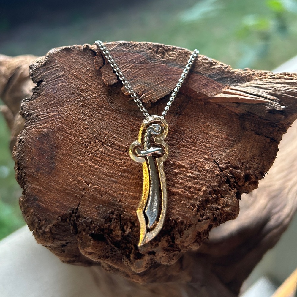 VINTAGE SCIMITAR SWORD NECKLACE
